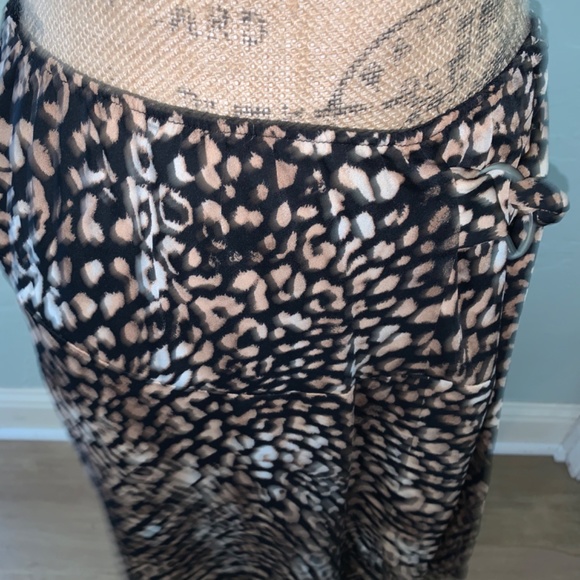 Y2K
Pull-on printed bias midi skirt faux wrap Fairy black animal print cheetah - Picture 10 of 13